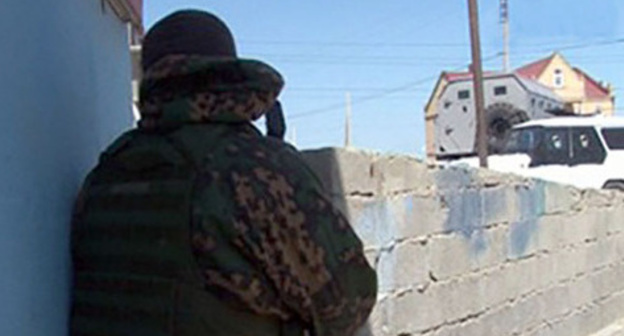 Law enforcer during CTO. Photo: http://afftor.kz/20301-v-odnom-iz-sel-kbr-vveli-rezhim-kto.html