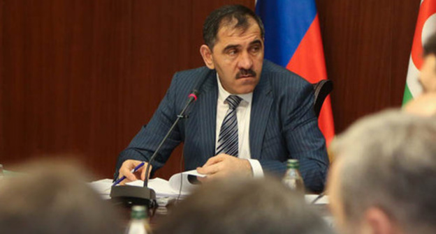 Yunus-Bek Evkurov. Photo: http://www.ingushetia.ru/news/glava_obsudil_gotovnost_operativnogo_shtaba_pravitelstva_respubliki_k_predstoyashchim_prazdnichnym_i/