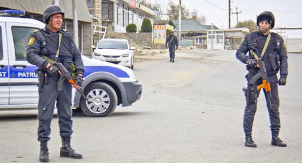 Law enforcers in Nardaran, December 2015. Photo: Famil Mahmudbayli, RFE/RL Law enforcers in Nardaran, December 2015. Photo: Famil Mahmudbayli, RFE/RL