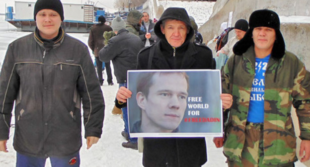 Activists of "Russians of Astrakhan" movement hold a picket in support of Ildar Dadin, Astrakhan, January 7, 2016. Photo by Elena Grebenyuk for the ‘Caucasian Knot’.  