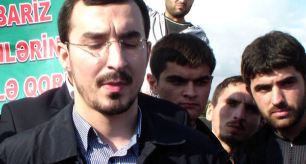 Talekh Bagirzade (left). Screenshot from the video posted by user Muxtar Seqafi, https://www.youtube.com/watch?v=oRoOTaTECIQ