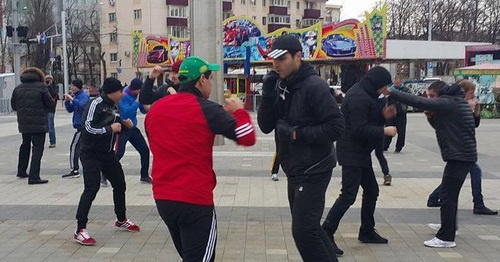 Amateur boxers hold protest workout in front of Krasnodar Mayoralty, January 21, 2016. Photo by Alexei Madrigel for the ‘Caucasian Knot’. Amateur boxers hold protest workout in front of Krasnodar Mayoralty, January 21, 2016. Photo by Alexei Madrigel for the ‘Caucasian Knot’.