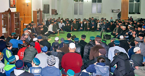 Believers in Shamkhal mosque, Makhachkala. Photo: http://islamdag.ru/news/14079 Believers in Shamkhal mosque, Makhachkala. Photo: http://islamdag.ru/news/14079