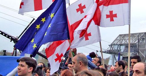 Flags of Georgia and European Union. Photo by Edita Badasyan for the "Caucasian Knot" Flags of Georgia and European Union. Photo by Edita Badasyan for the "Caucasian Knot"