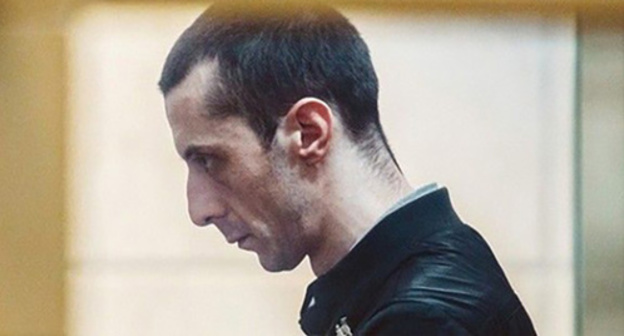 Khaiser Djemilev in the courtroom. Photo: http://qha.com.ua/krasnodarskii-sud-vnov-otlojil-rassmotrenie-dela-sina-djemileva-143147.html Khaiser Djemilev in the courtroom. Photo: http://qha.com.ua/krasnodarskii-sud-vnov-otlojil-rassmotrenie-dela-sina-djemileva-143147.html