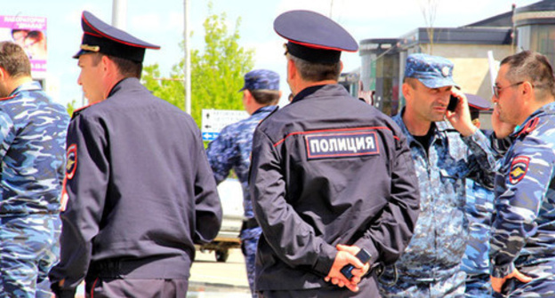 Policemen in Grozny. Photo by Magomed Magomedov for the ‘Caucasian Knot’. Policemen in Grozny. Photo by Magomed Magomedov for the ‘Caucasian Knot’.