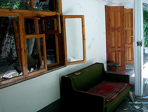 The house of R.А.Doskhoeva after the explosion of June 25, 2010. Photo by the "Caucasian Knot"
