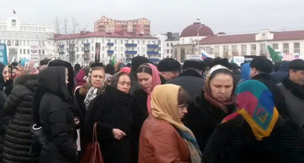 Chechnya residents take part in rally in Grozny, January 22, 2016. Photo by Magomed Magomedov for the ‘Caucasian Knot’. Chechnya residents take part in rally in Grozny, January 22, 2016. Photo by Magomed Magomedov for the ‘Caucasian Knot’.