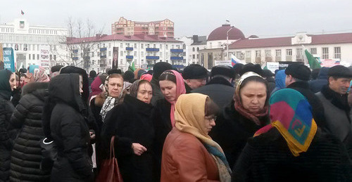 Chechnya residents take part in rally in Grozny, January 22, 2016. Photo by Magomed Magomedov for the ‘Caucasian Knot’. Chechnya residents take part in rally in Grozny, January 22, 2016. Photo by Magomed Magomedov for the ‘Caucasian Knot’.