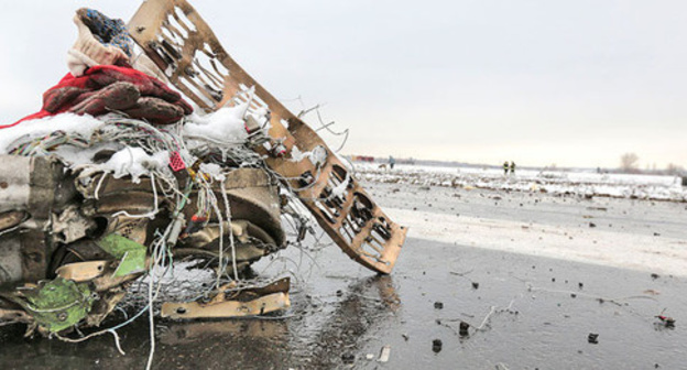 Boeing crash site, March 19, 2016, Rostov-on-Don. Photo: Press Service of the Governor of Rostov Oblasthttps://ru.wikipedia.org/ Boeing crash site, March 19, 2016, Rostov-on-Don. Photo: Press Service of the Governor of Rostov Oblasthttps://ru.wikipedia.org/
