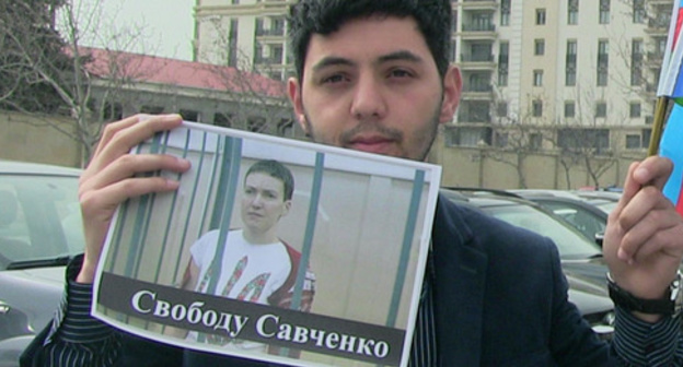 The participant of a picket with the demand to release Nadezhda Savchenko. Baku, March 24, 2016. Photo by Taptig Geliev for the "Caucasian Knot" The participant of a picket with the demand to release Nadezhda Savchenko. Baku, March 24, 2016. Photo by Taptig Geliev for the "Caucasian Knot"