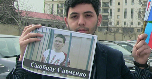 The participant of a picket with the demand to release Nadezhda Savchenko. Baku, March 24, 2016. Photo by Taptig Geliev for the "Caucasian Knot" The participant of a picket with the demand to release Nadezhda Savchenko. Baku, March 24, 2016. Photo by Taptig Geliev for the "Caucasian Knot"