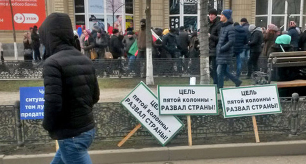 Banners for the rally in support of Kadyrov, Grozny, January 22, 2016. Photo by Magomed Magomedov for the ‘Caucasian Knot’. Banners for the rally in support of Kadyrov, Grozny, January 22, 2016. Photo by Magomed Magomedov for the ‘Caucasian Knot’.