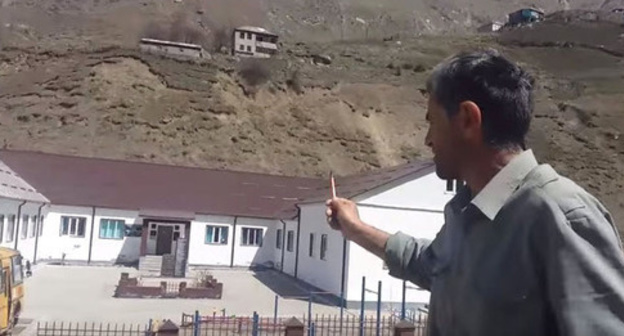 Ramazan Djalaldinov in his video message addressed to Vladimir Putin and describing corruption in the village of Kenkhi. Screenshot of a video by the user gazetachernovik https://www.youtube.com/watch?v=T_oDJXutJJc Ramazan Djalaldinov in his video message addressed to Vladimir Putin and describing corruption in the village of Kenkhi. Screenshot of a video by the user gazetachernovik https://www.youtube.com/watch?v=T_oDJXutJJc