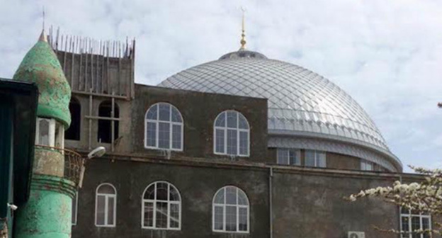 Mosque in Hungarian Fighters Street in Makhachkala. Photo by Patimat Makhmudova for the ‘Caucasian Knot’. Mosque in Hungarian Fighters Street in Makhachkala. Photo by Patimat Makhmudova for the ‘Caucasian Knot’.