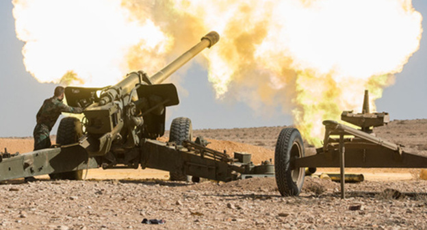Artillery shelling. Photo: © Спутник/ Iliya Pitalev, http://sputnik.az/news/20160427/404862452.html
