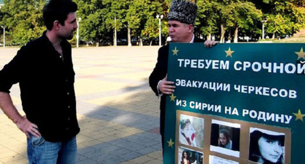 Adnan Khuade (to the right) standing in a solo picket in a square in Maikop, Adygea. Photo: Hartpress Adnan Khuade (to the right) standing in a solo picket in a square in Maikop, Adygea. Photo: Hartpress