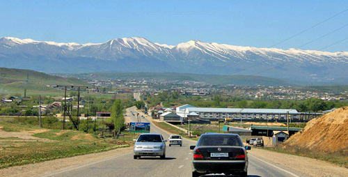 On the way to Buynaksk. Photo: Shamil Shangereev, http://odnoselchane.ru