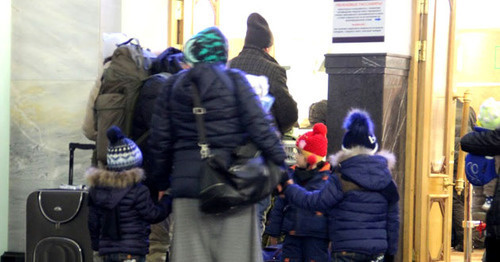 A family leaving Chechnya in a queue at passport control at Brest Centraĺny Railway Station. March 2016. Photo by Akhmed Aldebirov for the "Caucasian Knot" A family leaving Chechnya in a queue at passport control at Brest Centraĺny Railway Station. March 2016. Photo by Akhmed Aldebirov for the "Caucasian Knot"