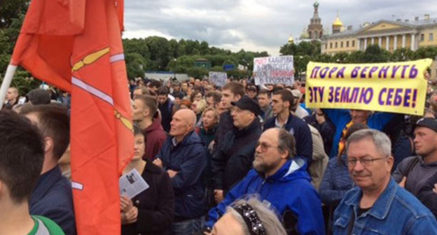 Rally against naming bridge after Kadyrov, Saint Petersburg, June 6, 2016. Photo: Tatyana Voltskaya (RFE/RL) Rally against naming bridge after Kadyrov, Saint Petersburg, June 6, 2016. Photo: Tatyana Voltskaya (RFE/RL)