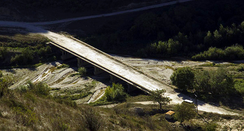 A road in the Karabudakhkent District. Photo: Sergey Martyanov, http://odnoselchane.ru/?page=photos_of_category&sect=32&com=photogallery A road in the Karabudakhkent District. Photo: Sergey Martyanov, http://odnoselchane.ru/?page=photos_of_category&sect=32&com=photogallery