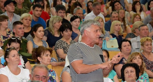 Residents of military settlement at the meeting with the acting head of the district Vyacheslav Bitarov. Vladikavkaz, August 3, 2016. Photo: http://rso-a.ru/novosti-glavy/5145-vyacheslav-bitarov-vstretilsya-s-zhitelyami-voennykh-gorodkov Residents of military settlement at the meeting with the acting head of the district Vyacheslav Bitarov. Vladikavkaz, August 3, 2016. Photo: http://rso-a.ru/novosti-glavy/5145-vyacheslav-bitarov-vstretilsya-s-zhitelyami-voennykh-gorodkov