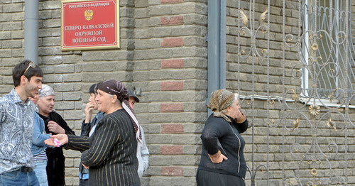 At the gates of Northern Caucasus District Military Court in Rostov-on-Don. Photo by Oleg Pchelov for the ‘Caucasian Knot’. At the gates of Northern Caucasus District Military Court in Rostov-on-Don. Photo by Oleg Pchelov for the ‘Caucasian Knot’.