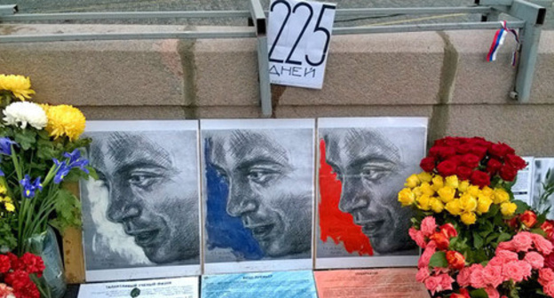 Flowers and portraits at Nemtsov's murder site. Photo by Vyacheslav Feraposhkin for the "Caucasian Knot" Flowers and portraits at Nemtsov's murder site. Photo by Vyacheslav Feraposhkin for the "Caucasian Knot"