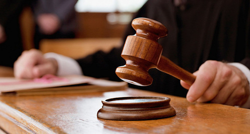 Court hammer. Photo: http://minval.az/news/123502595 Court hammer. Photo: http://minval.az/news/123502595