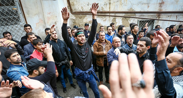 Muslim shiits mark Ashura Day, Azerbaijan, October 12, 2016. Photo by Aziz Karimov for the 'Caucasian Knot'. Muslim shiits mark Ashura Day, Azerbaijan, October 12, 2016. Photo by Aziz Karimov for the 'Caucasian Knot'.