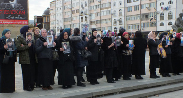 Rally of relatives of missing Dagestani residents, Makhachkala, October 31, 2016. Photo by Patimat Makhmudova for the ‘Caucasian Knot’. 