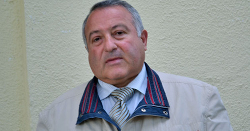 Khachik Takmazyan, the director of the driving school. Sochi, November 2016. Photo by Svetlana Kravchenko for the "Caucasian Knot"
