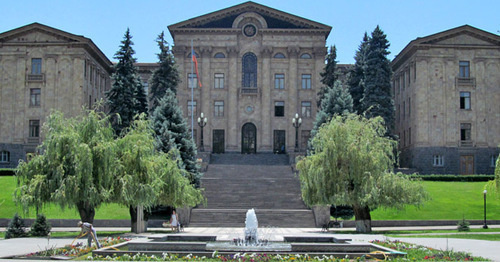 The building of the Armenian Parliament. Photo by Tigran Petrosyan for the "Caucasian Knot"