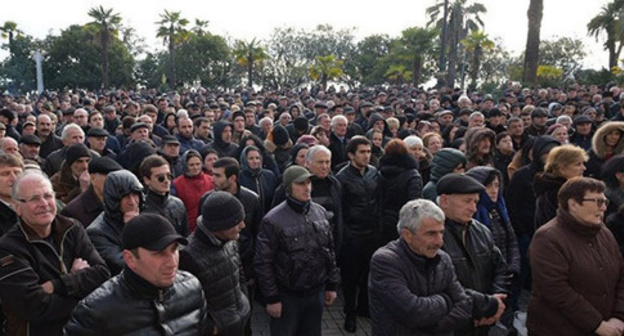 Oppositionists' rally. Sukhumi, December 15, 2016. Photo: Sputnik/Tomas Tkhaytsuk Oppositionists' rally. Sukhumi, December 15, 2016. Photo: Sputnik/Tomas Tkhaytsuk