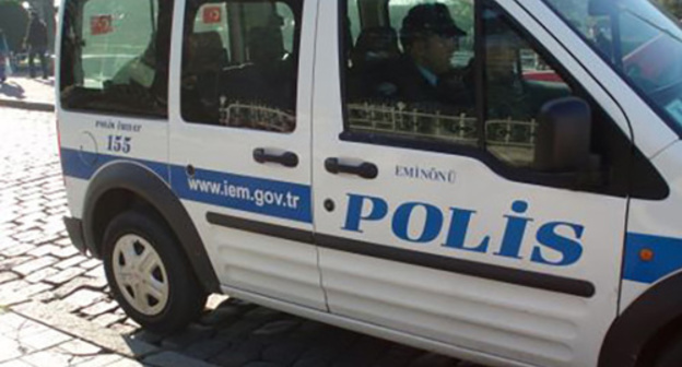 A police car in Turkey. Photo http://www.vestikavkaza.ru/news/Politsiya-Turtsii-razyskivaet-chetyrekh-predpolagaemykh-terroristov.html A police car in Turkey. Photo http://www.vestikavkaza.ru/news/Politsiya-Turtsii-razyskivaet-chetyrekh-predpolagaemykh-terroristov.html