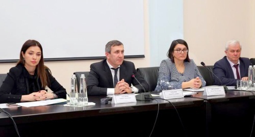 The participants of a "roundtable" on the problem of family ill-being. Makhachkala, December 16, 2016. Photo Mkala.ru The participants of a "roundtable" on the problem of family ill-being. Makhachkala, December 16, 2016. Photo Mkala.ru