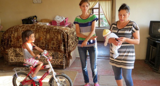 The Stepanyan family of refugees from Azerbaijan in Nagorny Karabakh. Photo by Alvard Grigoryan for the "Caucasian Knot"