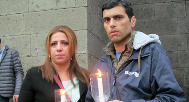 The participants of the mourning rally in memory of the soldiers and officers killed in Nagorny Karabakh. Yerevan, April 10, 2016. Photo by Tigran Petrosyan for the "Caucasian Knot" The participants of the mourning rally in memory of the soldiers and officers killed in Nagorny Karabakh. Yerevan, April 10, 2016. Photo by Tigran Petrosyan for the "Caucasian Knot"
