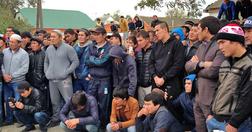 Protest action in Terekli-Metebs village. Photo by Patimat Makhmudova for the 'Caucasian Knot'. Protest action in Terekli-Metebs village. Photo by Patimat Makhmudova for the 'Caucasian Knot'.