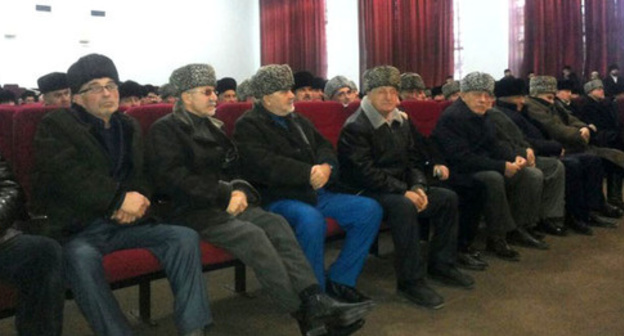 Meeting of residents of Ingush village of Nesterovskoe, January 2017. Photo: http://gazetaingush.ru/news/ubiyce-ingushskogo-zhurnalista-i-ego-otcu-ne-rekomenduyut-vozvrashchatsya-v-selo