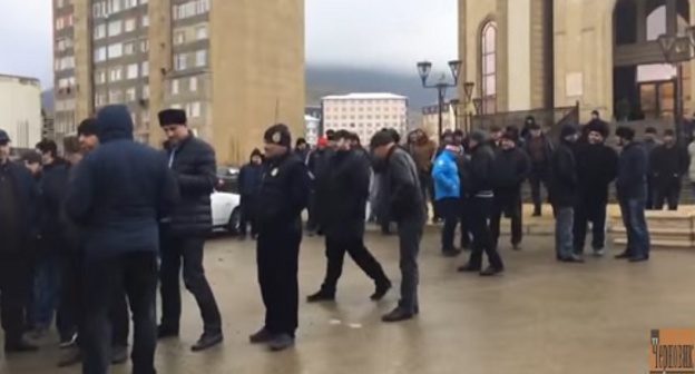 Rally in Makhachkala. Screenshot of video: https://www.youtube.com/watch?v=lonrmuMyTfs