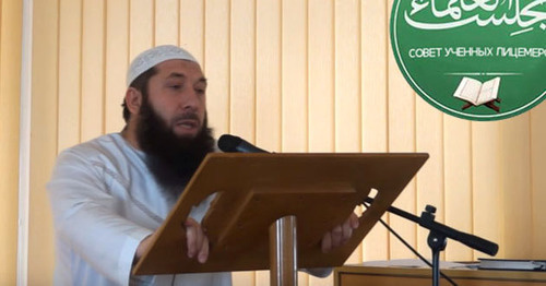 Magomednabi Magomedov. Photo: http://onkavkaz.com/articles/2377-chernovik-sotrudniki-cpe-dagestana-zaderzhali-imama-vostochnoi-mecheti-hasavyurta.html