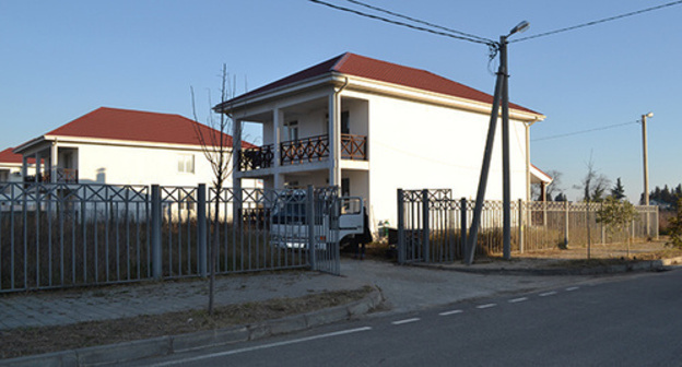 Cottage №70 in Khudyakov street occupied by the Saveliev family. Photo by Svetlana Kravchenko for the "Caucasian Knot" Cottage №70 in Khudyakov street occupied by the Saveliev family. Photo by Svetlana Kravchenko for the "Caucasian Knot"