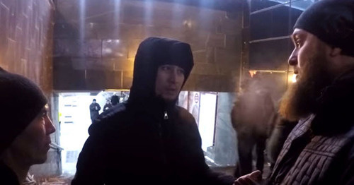 Islam Ismailov talks with two men during anti-alcohol raid in Moscow. Screenshot of the video entitled "Stop Haram! I’m ready to die for Islam!" posted on YouTube. Islam Ismailov talks with two men during anti-alcohol raid in Moscow. Screenshot of the video entitled "Stop Haram! I’m ready to die for Islam!" posted on YouTube.