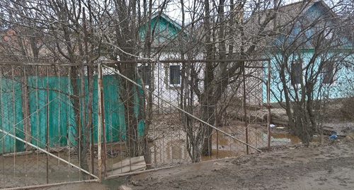 Houses in Kirov street suffered as result of flooding, Elista. Photo by Badma Byurchieva for the 'Caucasian Knot'. Houses in Kirov street suffered as result of flooding, Elista. Photo by Badma Byurchieva for the 'Caucasian Knot'.