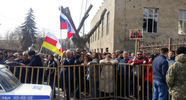The action in Tskhinvali in support of Eduard Kokoity. March 13, 2017. Photo by Arsen Kozaev for the "Caucasian Knot" The action in Tskhinvali in support of Eduard Kokoity. March 13, 2017. Photo by Arsen Kozaev for the "Caucasian Knot"