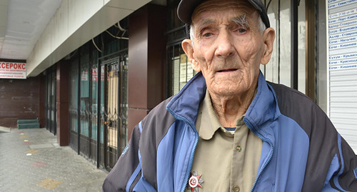 Gennady Kuk, a 90-year veteran of the Great Patriotic War (WW II). Sochi, March 2017. Photo by Svetlana Kravchenko for "Caucasian Knot" Gennady Kuk, a 90-year veteran of the Great Patriotic War (WW II). Sochi, March 2017. Photo by Svetlana Kravchenko for "Caucasian Knot"
