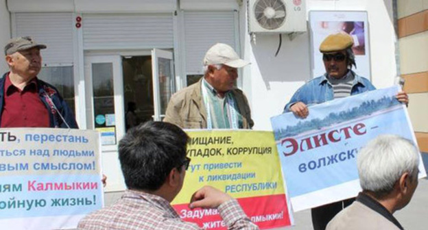 A rally of the delegates of the Congress of the Oirat-Kalmyk People. Elista, April 27, 2017. Photo courtesy of Nikolay Shevenov A rally of the delegates of the Congress of the Oirat-Kalmyk People. Elista, April 27, 2017. Photo courtesy of Nikolay Shevenov