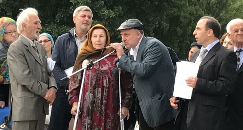 Participants of anticorruption rally in Makhachkala, May 27, 2017. Photo by Patimat Makhmudova for the 'Caucasian Knot'. Participants of anticorruption rally in Makhachkala, May 27, 2017. Photo by Patimat Makhmudova for the 'Caucasian Knot'.