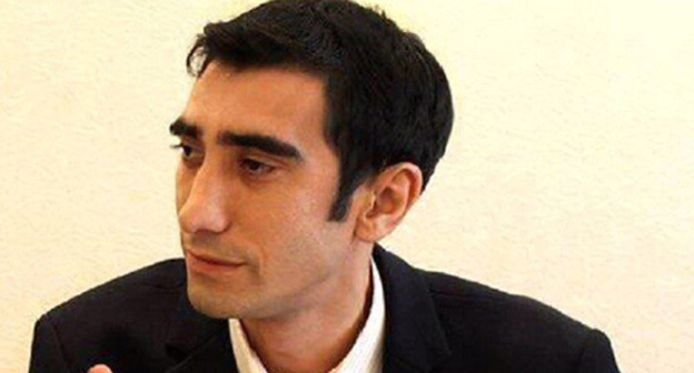 Aziz Orudjev. Photo http://azerbayd.videoduel.ru/3-172307-ugolovnoe-delo-protiv-reportera-kanal-13-vozbudili-v-barde-sotrudnik-internet-televideniya-kanal-13-teymur-kerimov.html Aziz Orudjev. Photo http://azerbayd.videoduel.ru/3-172307-ugolovnoe-delo-protiv-reportera-kanal-13-vozbudili-v-barde-sotrudnik-internet-televideniya-kanal-13-teymur-kerimov.html